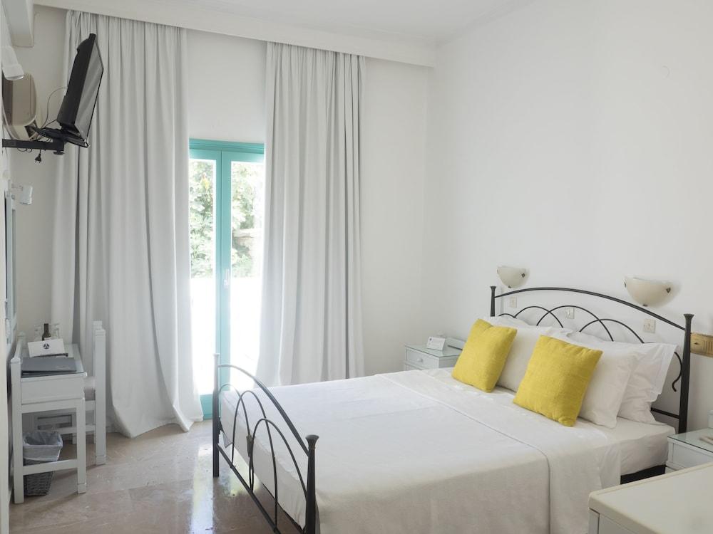 Amaryllis Beach Hotel Chrisi Akti  Exterior photo