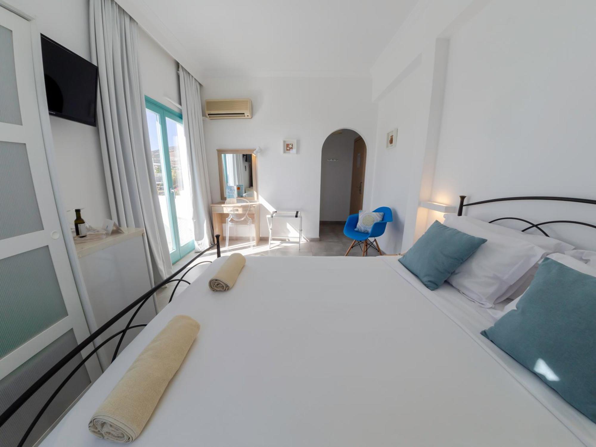 Amaryllis Beach Hotel Chrisi Akti  Room photo